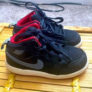 Jordan’s 1 retro unisex size 8C